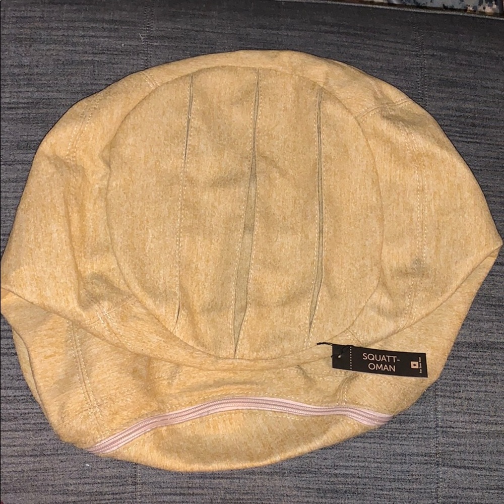 NWOT squattomen cover